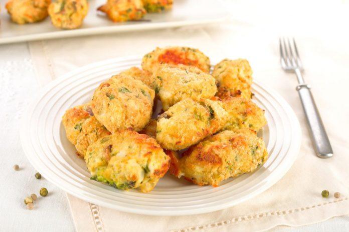 Cum prepari rețeta de chiftele cu broccoli, br&acirc;nză și cartofi &ndash; O  gustare după care copiii sunt &icirc;nnebuniți