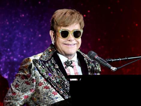 Toată lumea a rămas mască! Elton John a fost lovit de un fan în timpul unui concert în Las Vegas. VIDEO