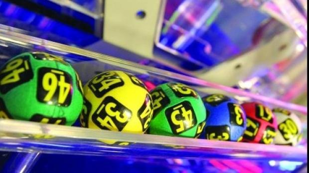 LOTO 6/49. După ce săptăm&acirc;na trecută s-a c&acirc;ştigat marele premiu, Loteria Rom&acirc;nă pune la bătaie sume fabuloase la extragerea din acest weekend