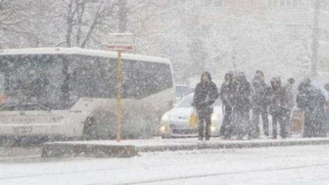 Va fi IARNĂ cum n-a fost până acum! Ninge în București și în majoritatea zonelor țării. Ultimul anunț făcut de meteorologi!