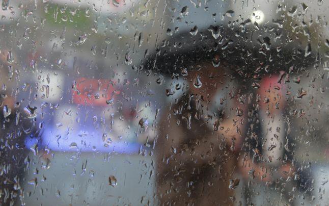 Vremea 3 februarie. V&acirc;nt și ploi abundente &icirc;n București!