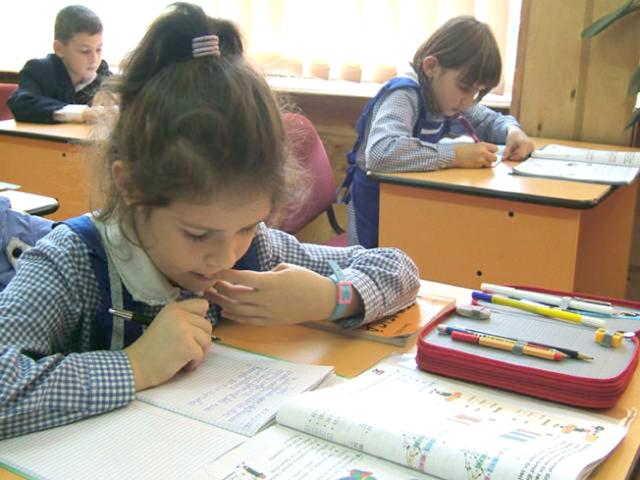 EDU.RO: Anul şcolar 2018-2019. Cursurile vor &icirc;ncepe luni, 10 septembrie 2018. Cum sunt programate vacanțele elevilor