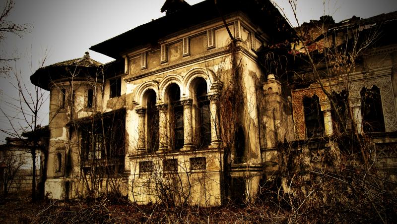 Cea mai vânată casă din România! Proprietarul a dormit, 40 de ani, în baie, Ceaușescu a vrut să-i coasă gura. Un antrenor de Liga Campionilor de la Steaua a cumpărat-o și așteaptă să cadă la un cutremur
