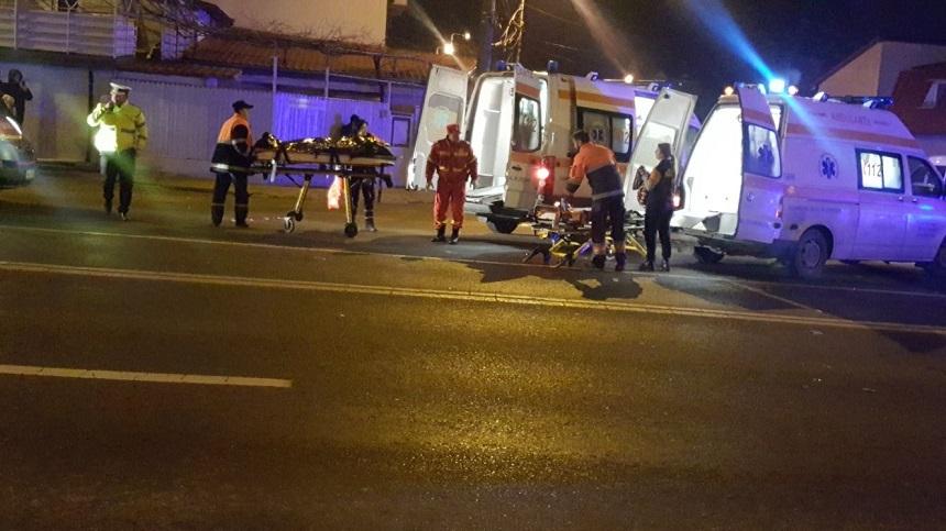 Un copil de doi ani a murit, iar tatăl şi bunica sa au fost grav răniţi, după ce au fost loviţi pe trecerea de pietoni