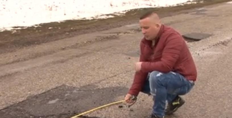 O stradă din Gorj a devenit virală de Dragobete! Șoferii &icirc;nvață aici cea mai tare lecție despre iubire! (VIDEO)