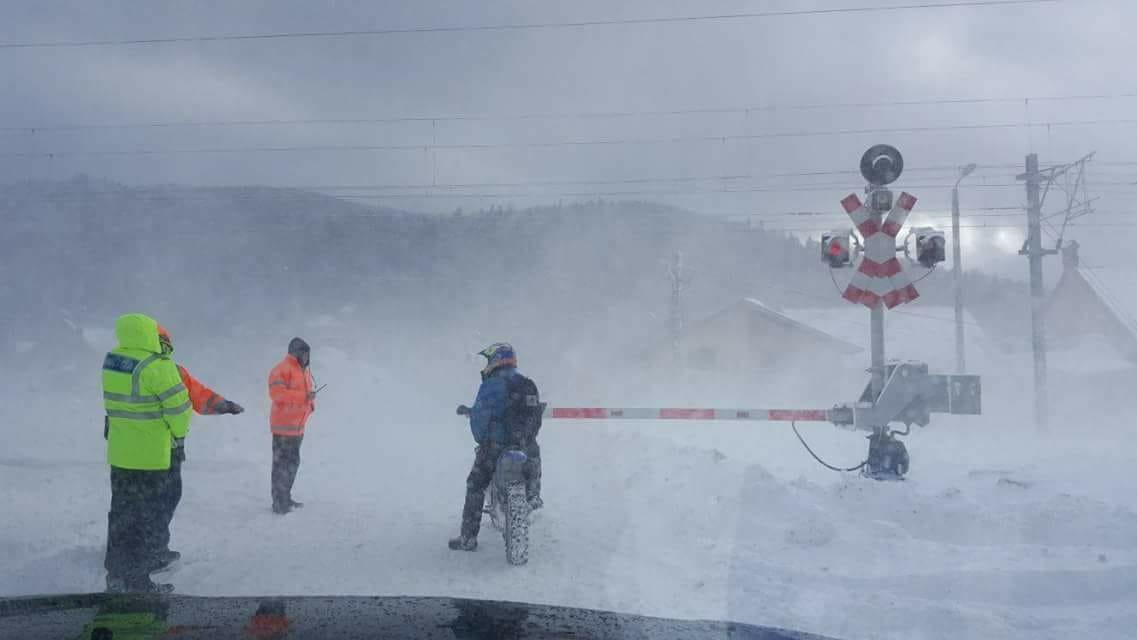 Măsuri de ultima oră luate de autorități, &icirc;n plin COD GALBEN: Peste 100 de trenuri şi 11 curse aeriene au fost anulate! Lista actualizată a drumurilor &icirc;nchise