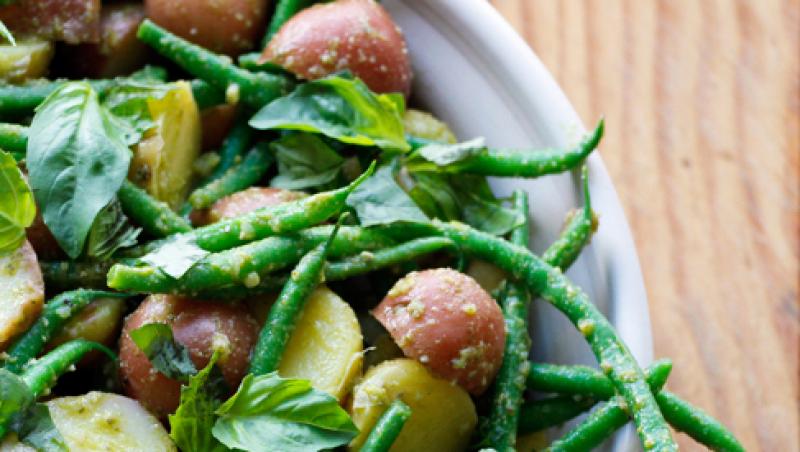 Cele trei salate pe care să le incluzi în dieta cu cartofi