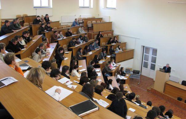 O parte din studenții rom&acirc;ni va sta acasă din cauza gerului și a ninsorii! Cursuri suspendate joi şi vineri!