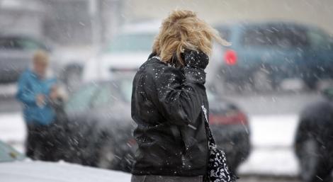 Meteorologii au emis o avertizare valabilă în TOATĂ ȚARA, începând de astăzi: Ninsori viscolite și cantități mari de precipitații