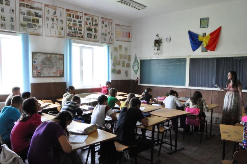 Toți elevii trebuie să știe asta! Ministerul Educaţiei anunță că vrea să introducă &icirc;n sălie de clasă camere de supraveghere
