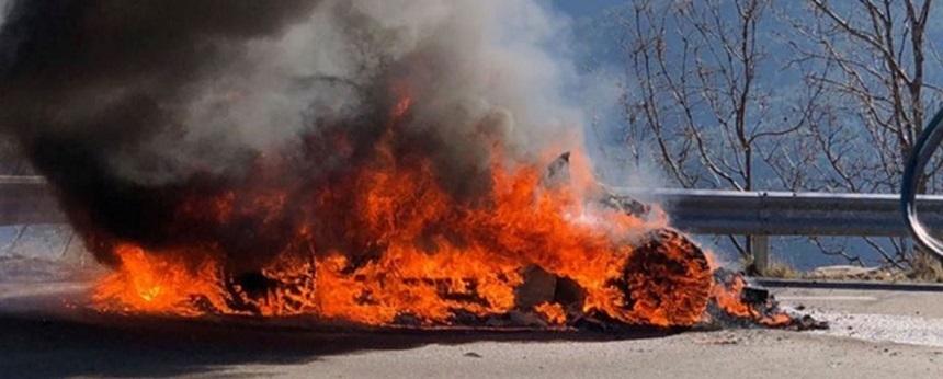 &Icirc;NFIORĂTOR! Accident CUMPLIT. Doi cunoscuți prezentatori de televiziune se aflau &icirc;n mașina care a luat foc!