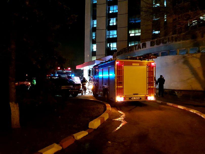 Panică la Spitalul Universitar din București! Fum greu la parterul clădirii. Echipajele ISU intervin