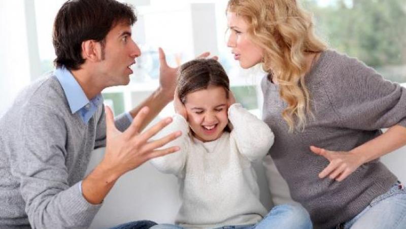 Dacă ești un părinte sever, medicii îți recomandă câteva sfaturi pe care trebuie să le respecți! Copilul nu trebuie agasat!