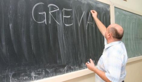 Din nou haos în ÎNVĂȚĂMÂNT: Profesorii cu normă incompletă amenință că vor renunța la posturi din cauza salariilor scăzute de Guvern. Ar trebui să aducă bani de acasă