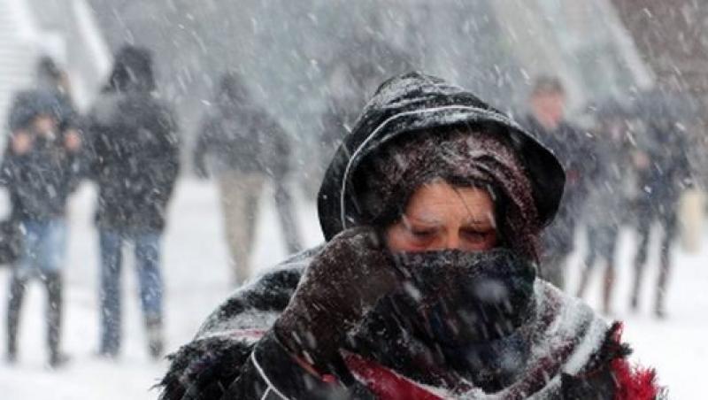 Moldova sub nămeți!  Localităţi fără energie electrică şi copaci doborâţi de căderile abundente de zăpadă. Cum ne va mai surprinde vremea