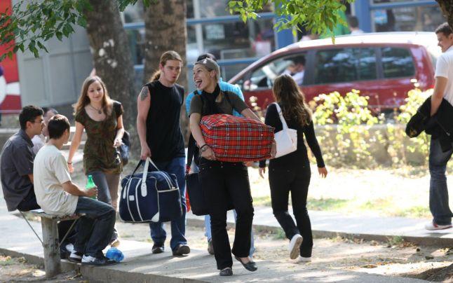 Studenții au motiv de bucurie! Vor primi bani frumoși de la stat și condiții &icirc;n cămine