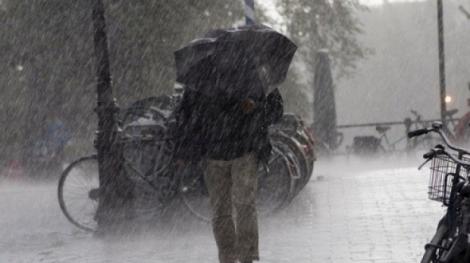 Prognoza METEO | Vremea se SCHIMBĂ radical: ploi, furtuni, descărcări electrice în România