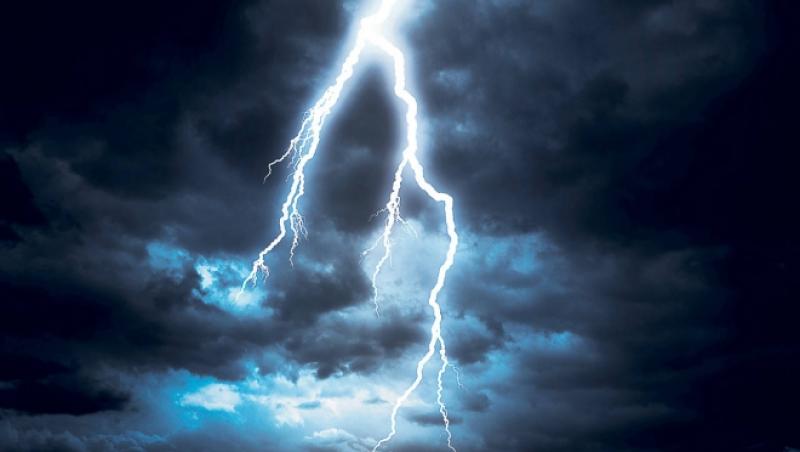 Prognoza METEO | Vremea se SCHIMBĂ radical: ploi, furtuni, descărcări electrice în România