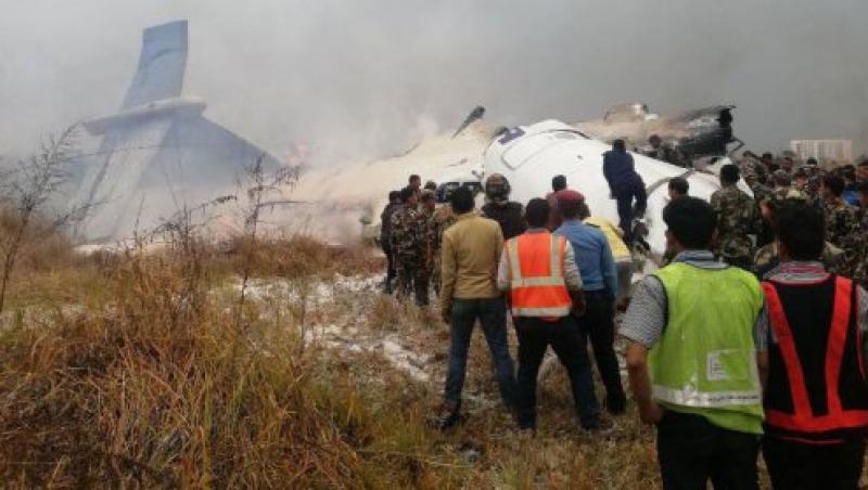Imagini terifiante! Un avion cu 71 de oameni la bord s-a prăbuşit