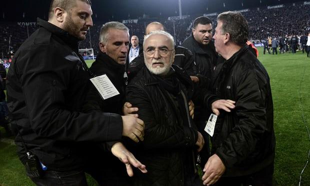 ULTIMA ORĂ: Procurorii din Grecia au emis mandate de arestare pentru 5 persoane după incidentele de la PAOK - AEK. Ce se &icirc;nt&acirc;mplă cu patronul Ivan Savvidis