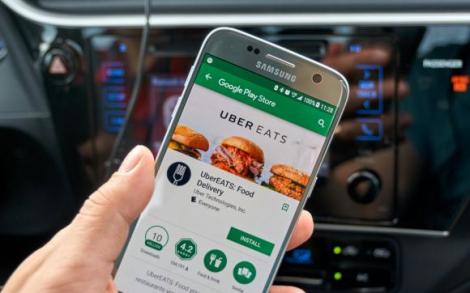 UBER lansează serviciul de LIVRARE de mâncare UberEats şi în România