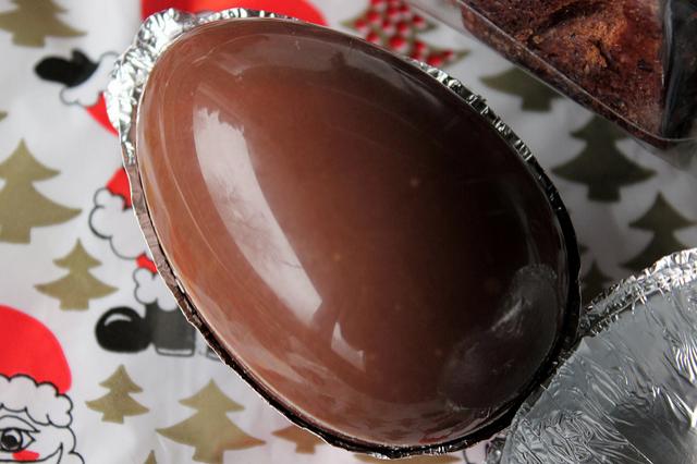 Şi tu &icirc;i cumperi copilului tău aşa ceva! O fetiţă de trei ani a murit din cauza unui ou de ciocolată cu surprize. Mare atenţie, părinţi!