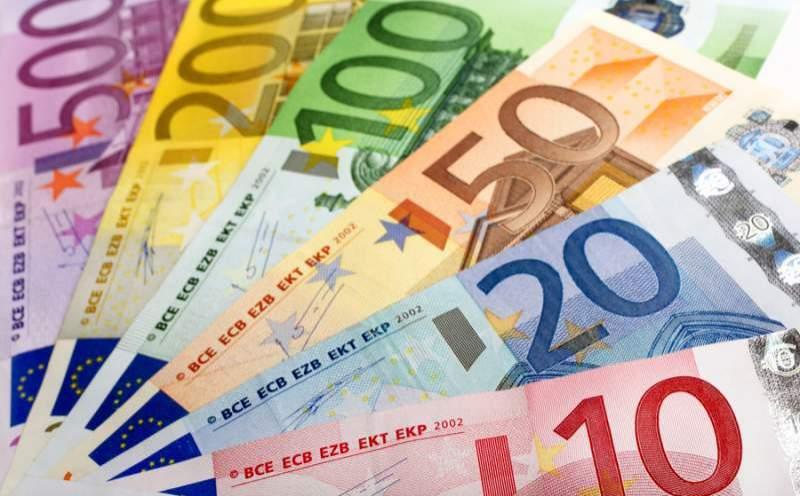 CURS VALUTAR 13 martie. Leul este &icirc;n dezavantaj. La c&acirc;t au ajuns Euro, Dolarul și Lira sterlină