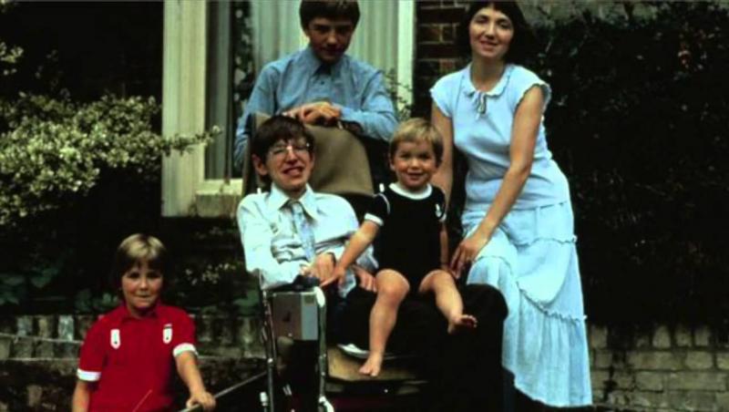 „TEORIA ÎNTREGULUI”: pentru filmul de Oscar despre viața lui, Stephen Hawking a venit la premieră cu fosta  nevastă. Jane i-a dăruit trei copii și i-a implorat pe medici să nu-l deconecteze de la aparate