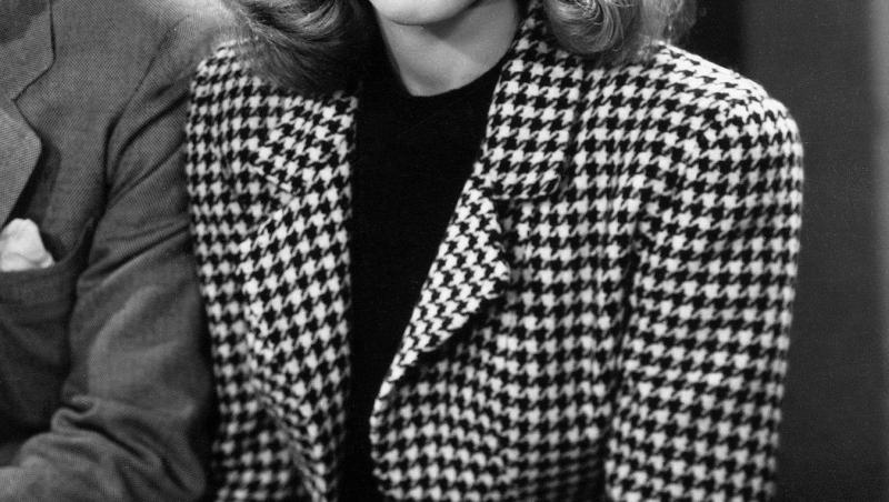 Le-a îmbrăcat pe Audrey Hepburn și Lauren Bacall, actrița cu origini românești. A fost calfă alături de Dior și a creat parfumul pe care orice femeie și-l dorește. GIVENCHY a plecat să creeze rochii pentru îngeri!