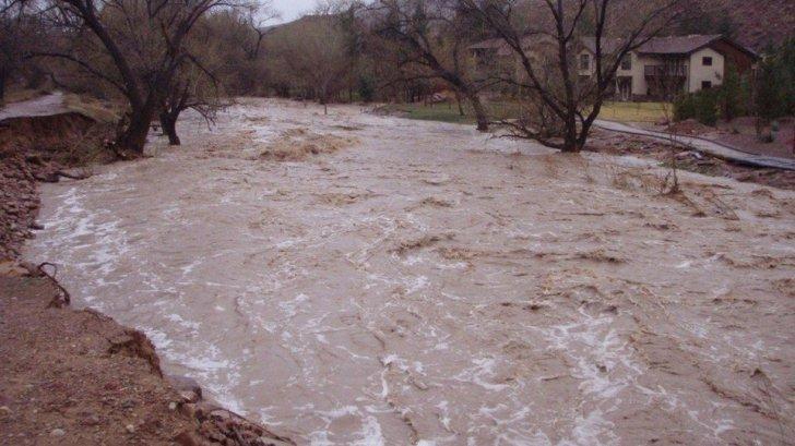 Nici g&acirc;nd de primăvară! De la ninsori, la viituri și ploi torențiale. DEZASTRUL este iminent: 300 de persoane, evacuate. ISU, pregătiți să intervină!