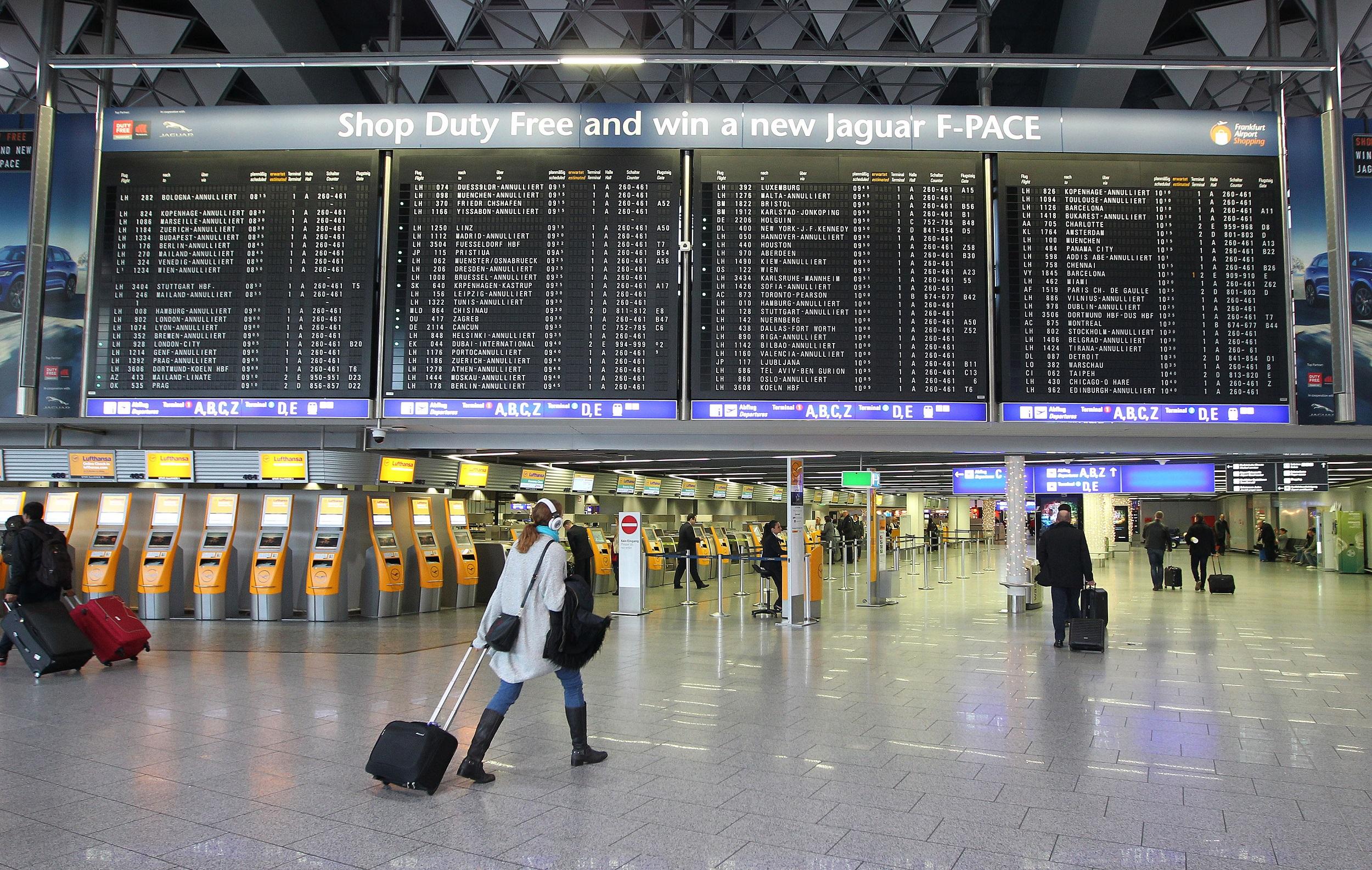 Oportunitate mare pentru rom&acirc;ni! Se fac angajari pe aeroport. Salariul ajunge la peste 2000 de euro, iar primele la 125%. Mesele sunt asigurate