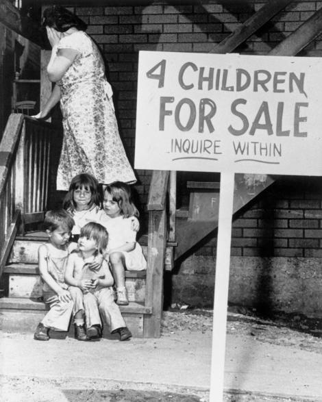 "4 Copii de Vânzare". Povestea din spatele unei imagini din 1948. Patru frați și un destin dramatic: bătăi, sclavie și înfometare: "Mama trebuie să ardă în Iad, acum"