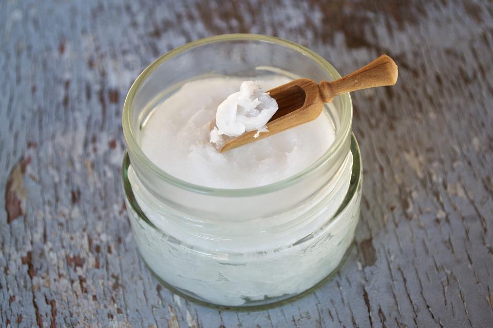 4 beneficii uimitoare ale uleiului de cocos pentru piele