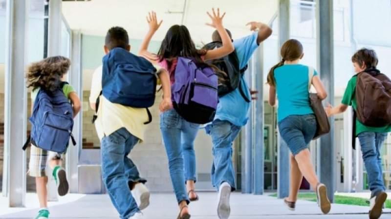 VACANŢA DE PAŞTE: Elevii stau acasă o săptăm&acirc;nă &Icirc;N PLUS. EDU.RO a anunţat STRUCTURA ANULUI ŞCOLAR