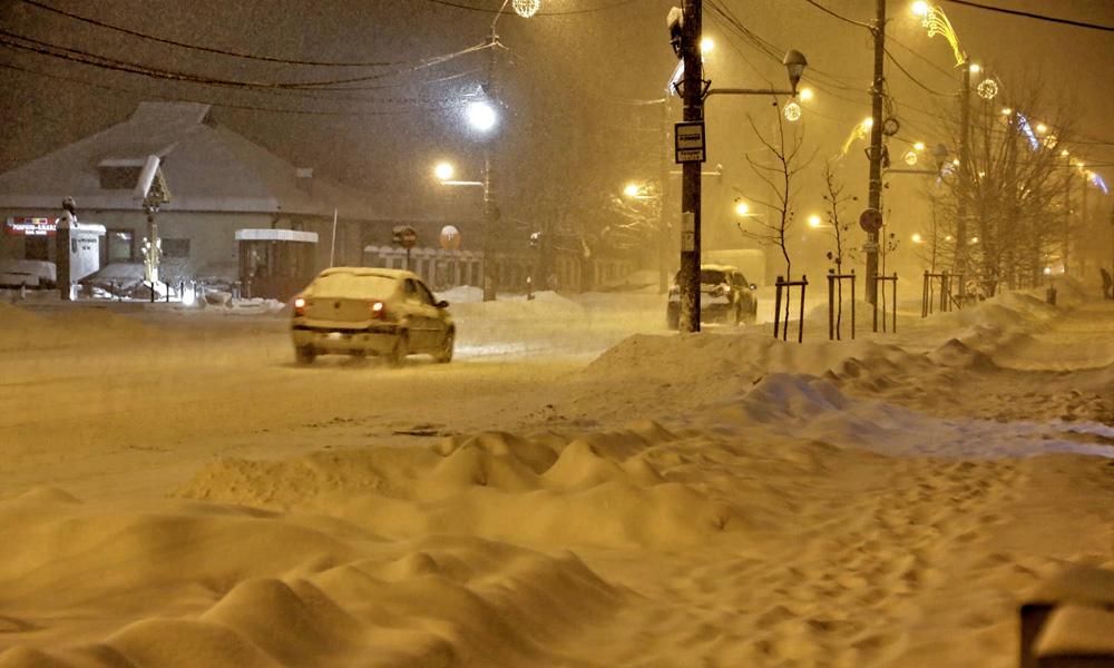 Avertisment de la GUVERN: &bdquo;Evitați această zonă. Va ninge puternic și viscolit. Stratul de zăpadă va  depăși jumătate de metru&rdquo;