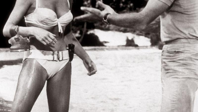 „PRIMA FATĂ BOND DIN LUME”! Ursula Andress a ajuns la 82 de primăveri! Vă amintiți cum arăta zeița în costum de baie, cu pletele-i blonde care-i încadrau chipul de păpușă elvețiană?
