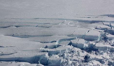 Fenomen STRANIU în Groenlanda. Un lac uriaş DISPARE aproape instantaneu
