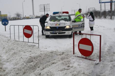 România, blocată de nămeţi şi polei. Traficul se desfăşoară în condiţii de iarnă în întreaga ţară. STAREA ŞOSELELOR!