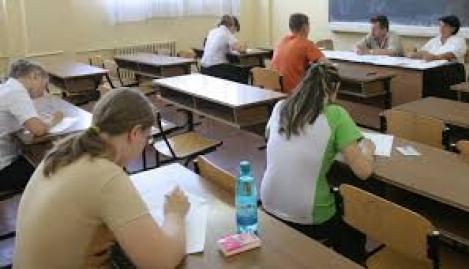 SIMULARE BACALAUREAT! Elevii de clasa a XII-a vor susține marți proba scrisă la limba maternă