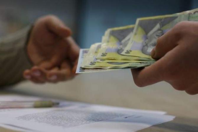 Se dau BURSE consistente pentru elevi. Care este condiţia obligatorie pentru a o primi