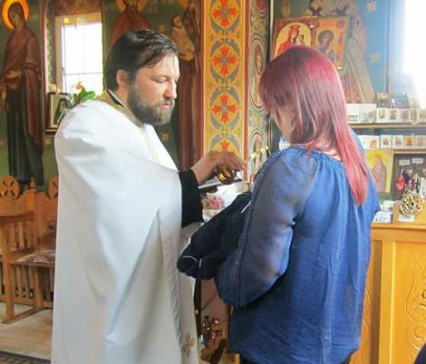 Povestea Părintelui Dan Damaschin din Iași, cel care a ridicat din temelii o casă pentru mame care cerşesc pe străzi: „Eu nu îmi fac decât datoria de preot, nu am voie să întorc spatele nimănui!”