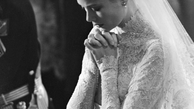 Culisele poveștii de iubire dintre Grace Kelly și Prințul Rainier! Mariajul ar fi avut loc după ce familia actriței a plătit o dotă de DOUĂ MILIOANE de DOLARI