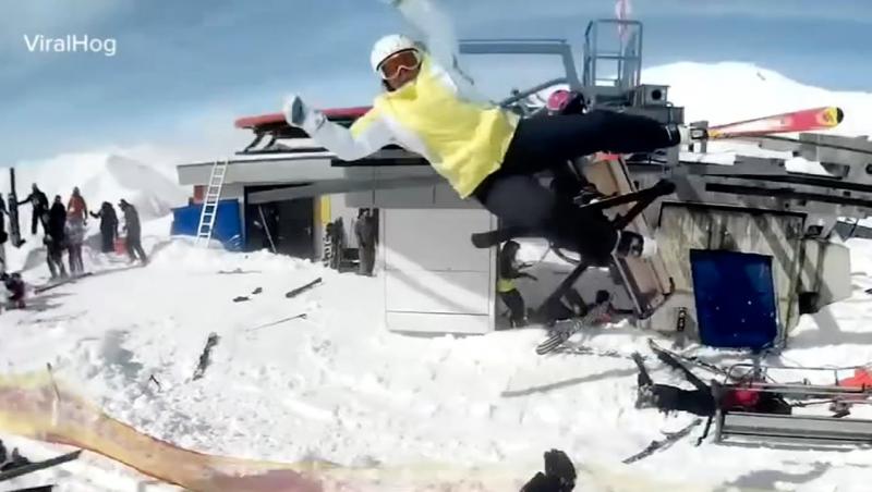 Imagini dramatice, într-o stațiune de ski. Oamenii au fost aruncati din telescaunul rămas fără frâne. O femeie gravidă, printre victime