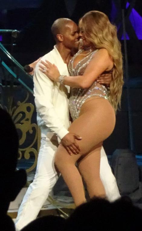 Mariah Carey, pictorial inedit în lenjerie intimă! Gurile rele spun că și-ar fi tăiat stomacul după ce aunsese la o sută de kilograme! A slăbit spectaculos! FOTO