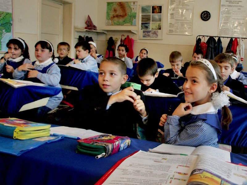 După ce s-au &icirc;nchis iar şcolile, un nou anunţ a fost făcut. Ce se &icirc;nt&acirc;mplă cu anul şcolar 2017-2018