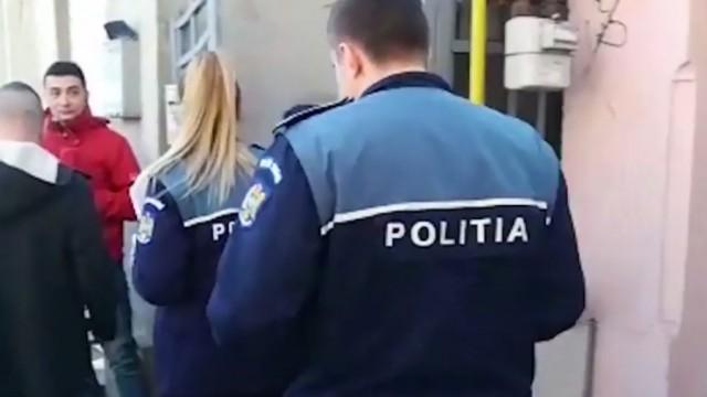 O femeie, &icirc;njunghiată de partenerul ei! Scena s-a petrecut chiar &icirc;ntr-un centru de recuperare pentru victimele violenţei! Care este starea victimei