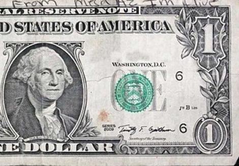 Mesajul misterios găsit de polițiști pe o bancnotă de un dolar: "Sunt în viață!"