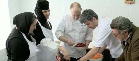 Trei CHEFI din Franţa au luat lecţii de gătit de la măicuțele din Moldova. Au învățat să facă „poale-n brâu” ca la mama acasă! Slujitoarele Domnului: „Ne-au copiat!”