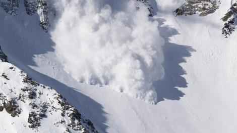 Salvamontiștii avertizează: ,,Poate ajunge până la 2 metri!”. Pericol iminent de avalanșă. Se întâmplă în România
