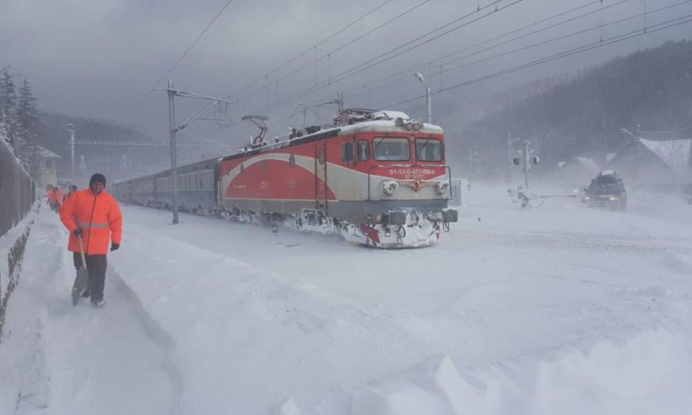 Autorităţile sunt &icirc;n alertă. Rom&acirc;nia, lovită puternic de fenomene meteo severe p&acirc;nă săptăm&acirc;na viitoare. Scoli &icirc;nchise şi trenuri ANULATE!